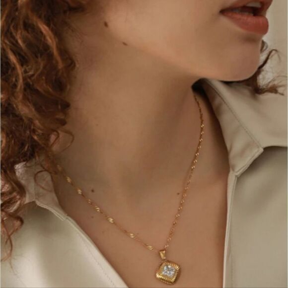 Zircon Vintage Diamond Textured Pendant Necklace 18K Gold Plated Stainless Steel - Picture 4 of 8